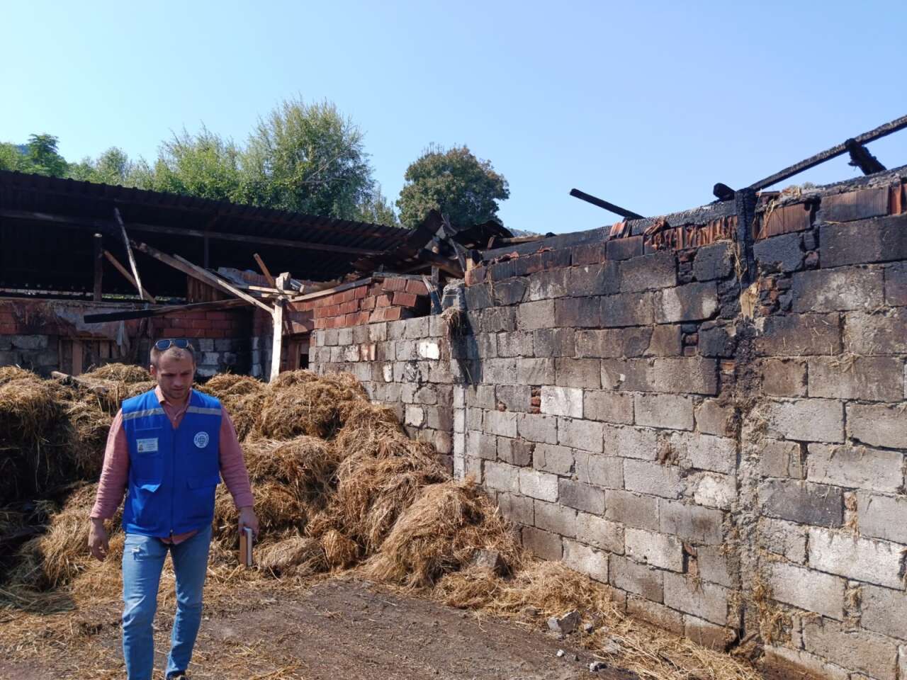 Muğla’da Ahır Yangını: 500 Balya Kül Oldu, Büyükşehir Harekete Geçti 3